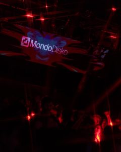 Una noche más de baile feliz en Mondo